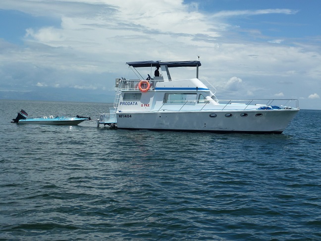 Houseboat Matusadona Zimbabwe